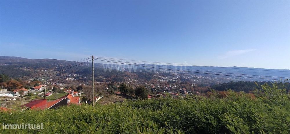 Terreno para construção com 1.200 m2 em Paços