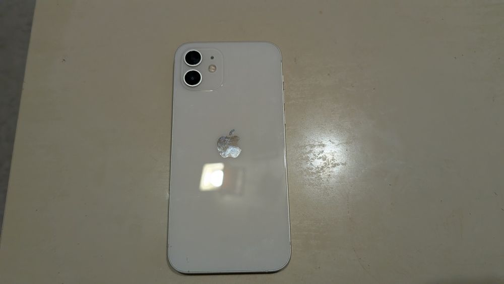 Продам iPhone 12 на 128 гбайт