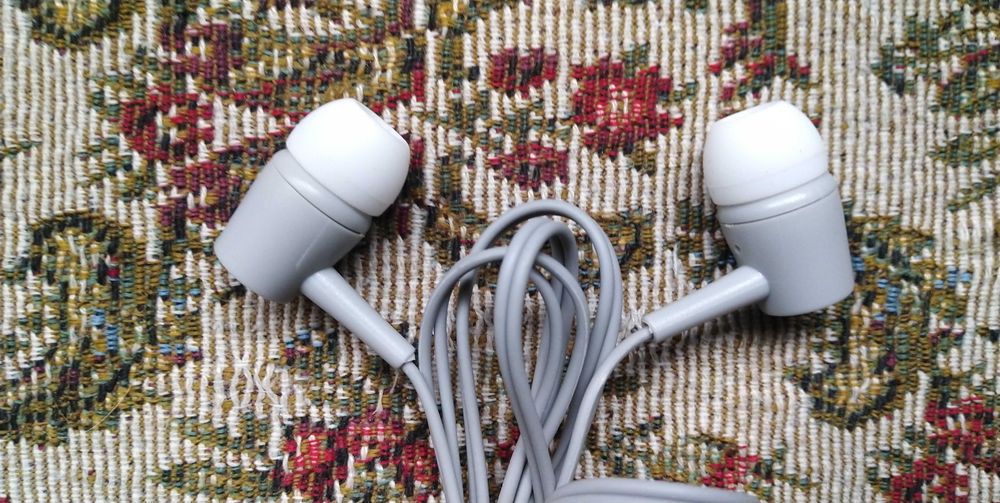 Наушники для телефонов Nokia, Samsung и Sony Ericsson