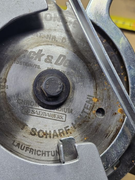 Piła najazdowa black decker 450 W z osprzętem- prawie nowa !