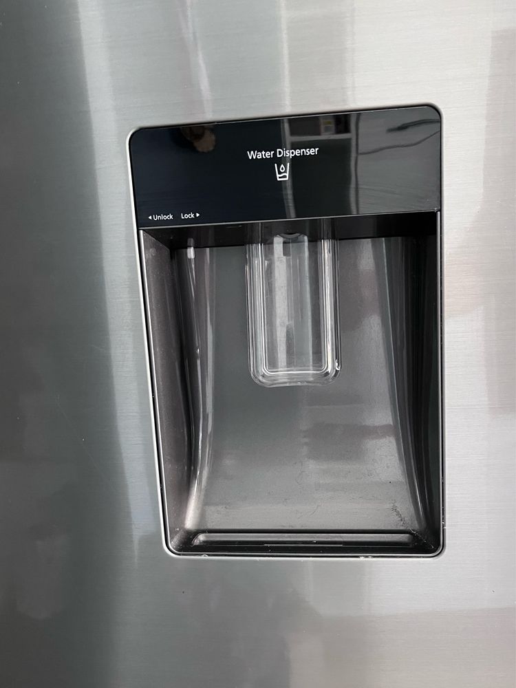 Lodówka Samsung RL56GWGIH z podajnikiem wody