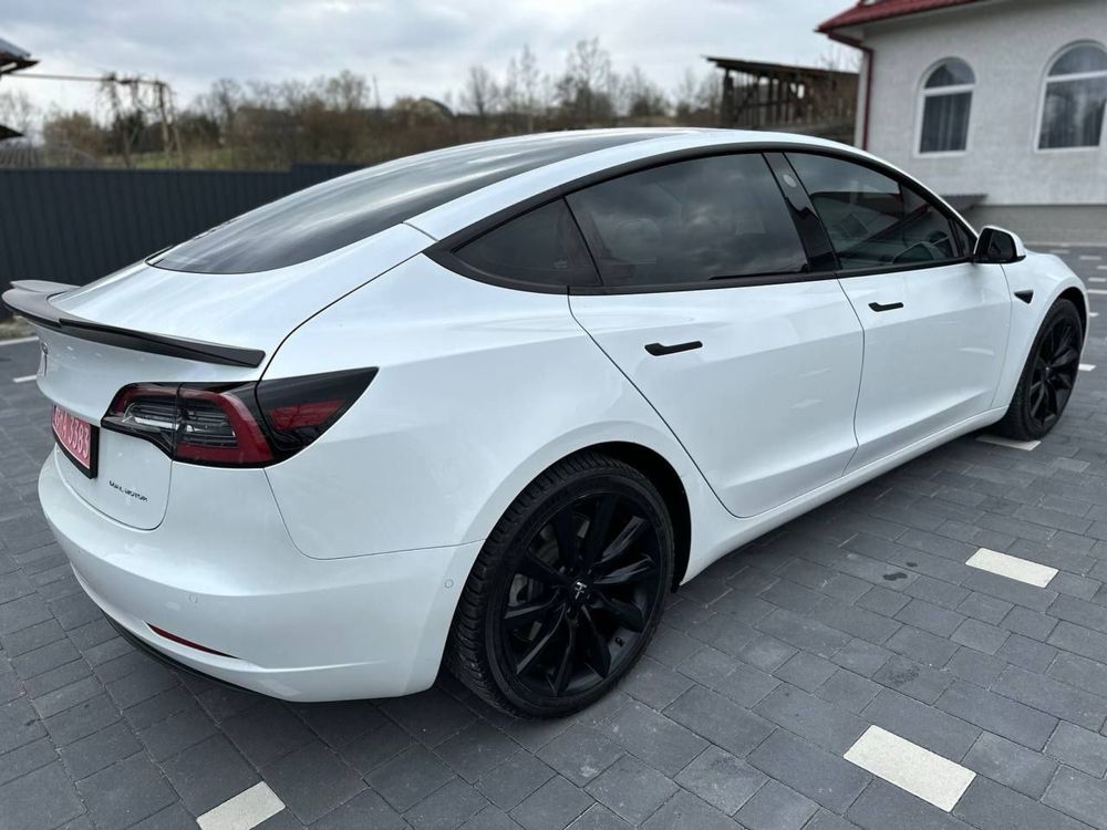 Tesla model 3 (2021)
