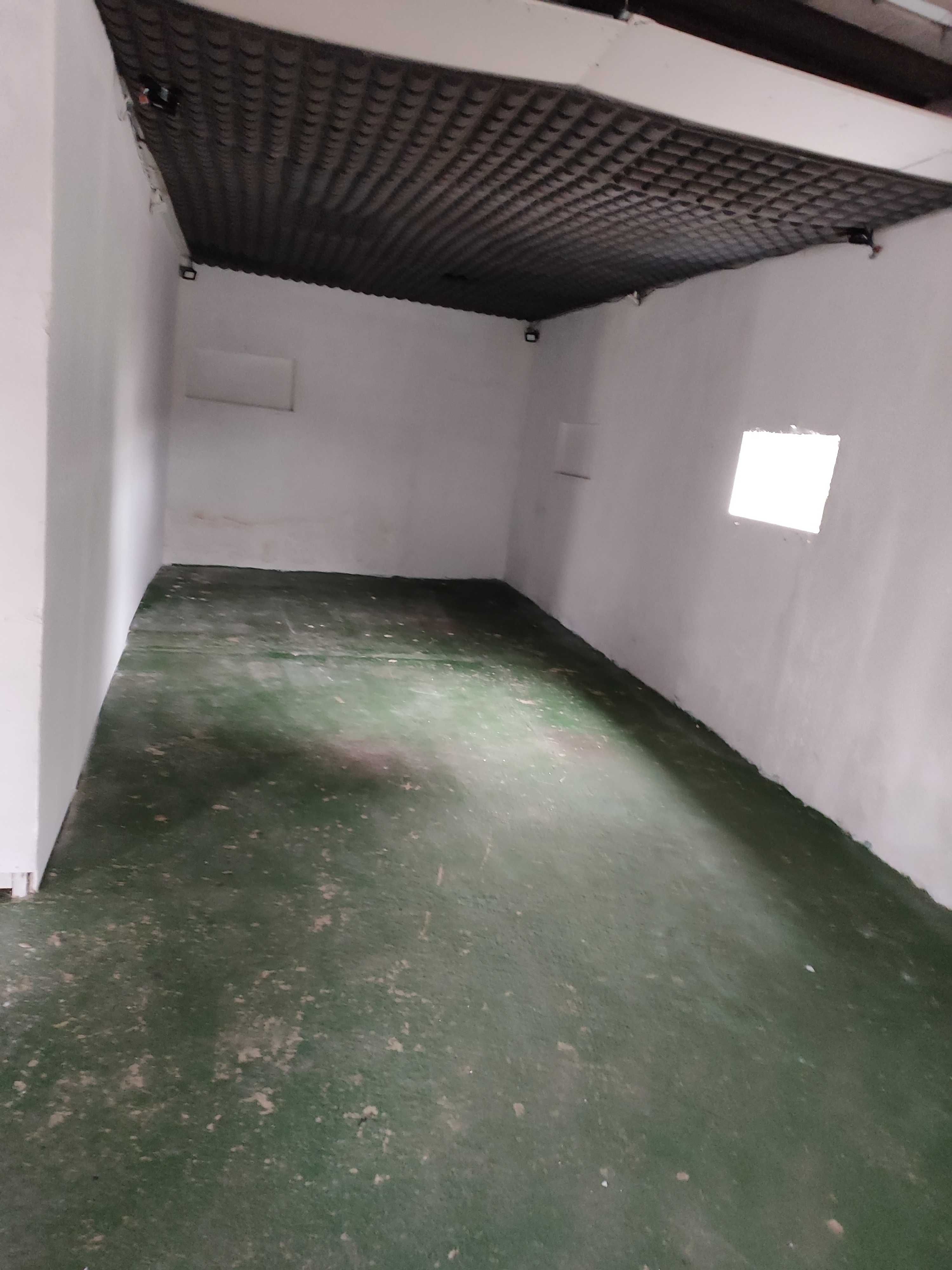 Armazém Arrendar 210 m2