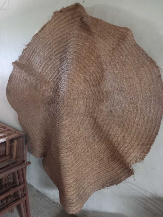 Tapete de palhinha, antigo, feita a mão, boas condições dado a idade