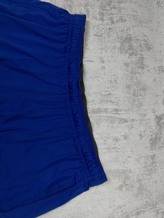 Яскраво-сині спортивні шорти Nike Dri-FIT