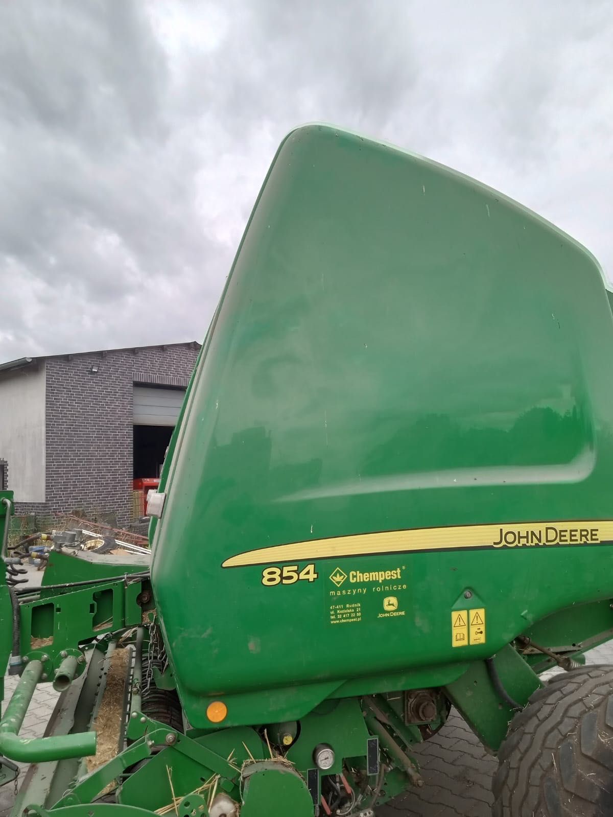 prasa rolująca John Deere 854.