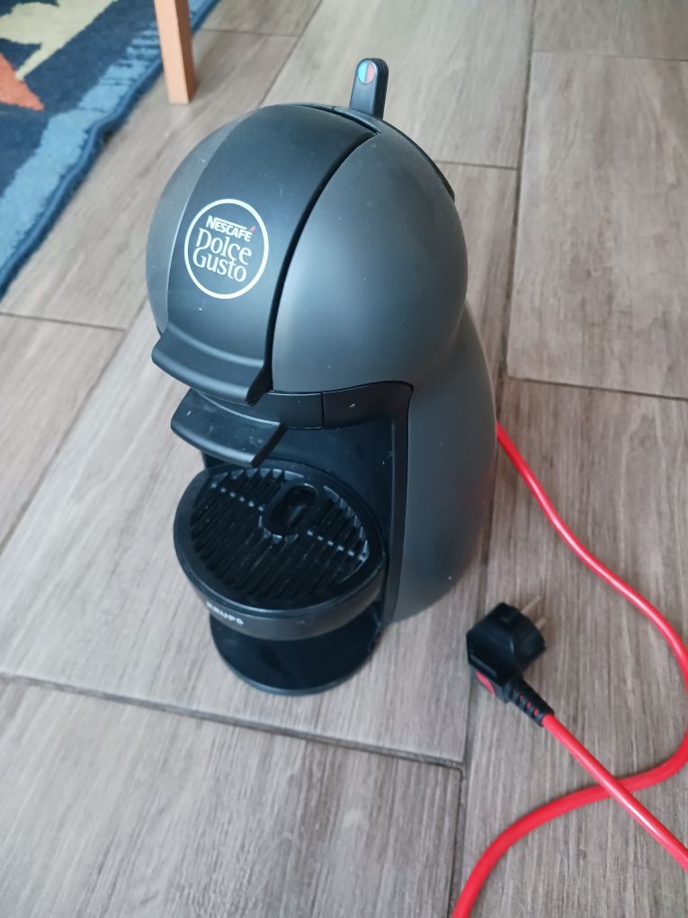 Ekspres do kawy na kapsułki Dolce Gusto