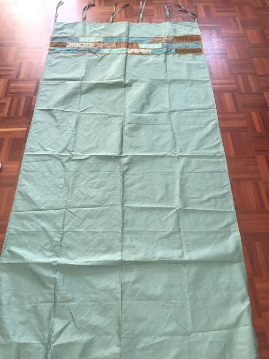 Várias cortinas (verdes, pretas, bege, cinza, castanhas, amarelas)