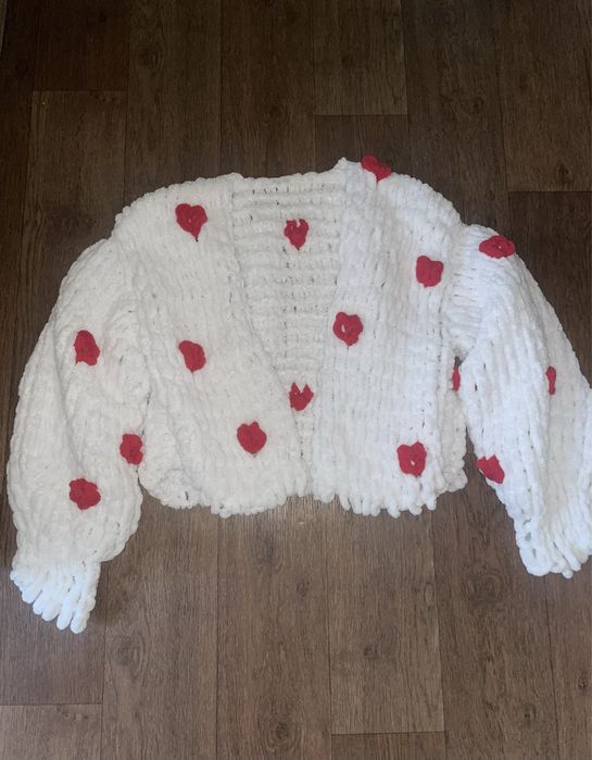 Вʼязаний білий кардиган