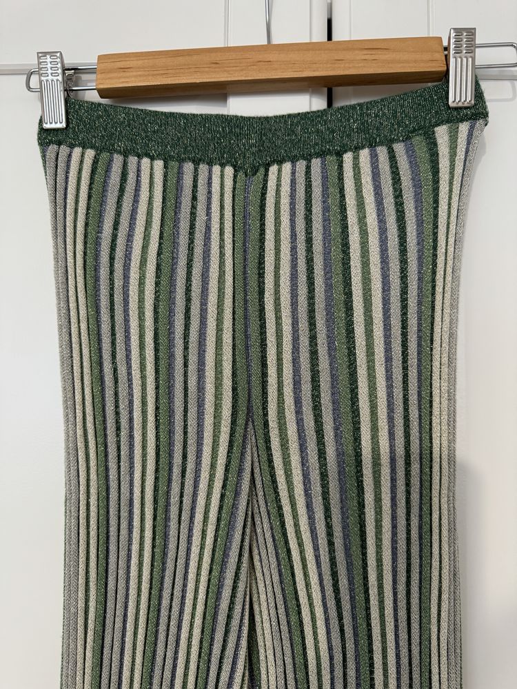 NA-KD dzianinowe legginsy spodnie dzwony flare 36