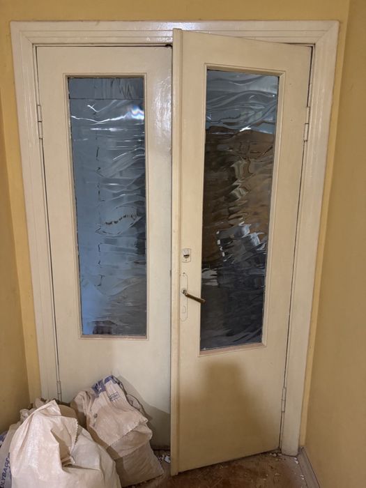 Віддам безкоштовно старі вікна з склом та  двері самовивіз