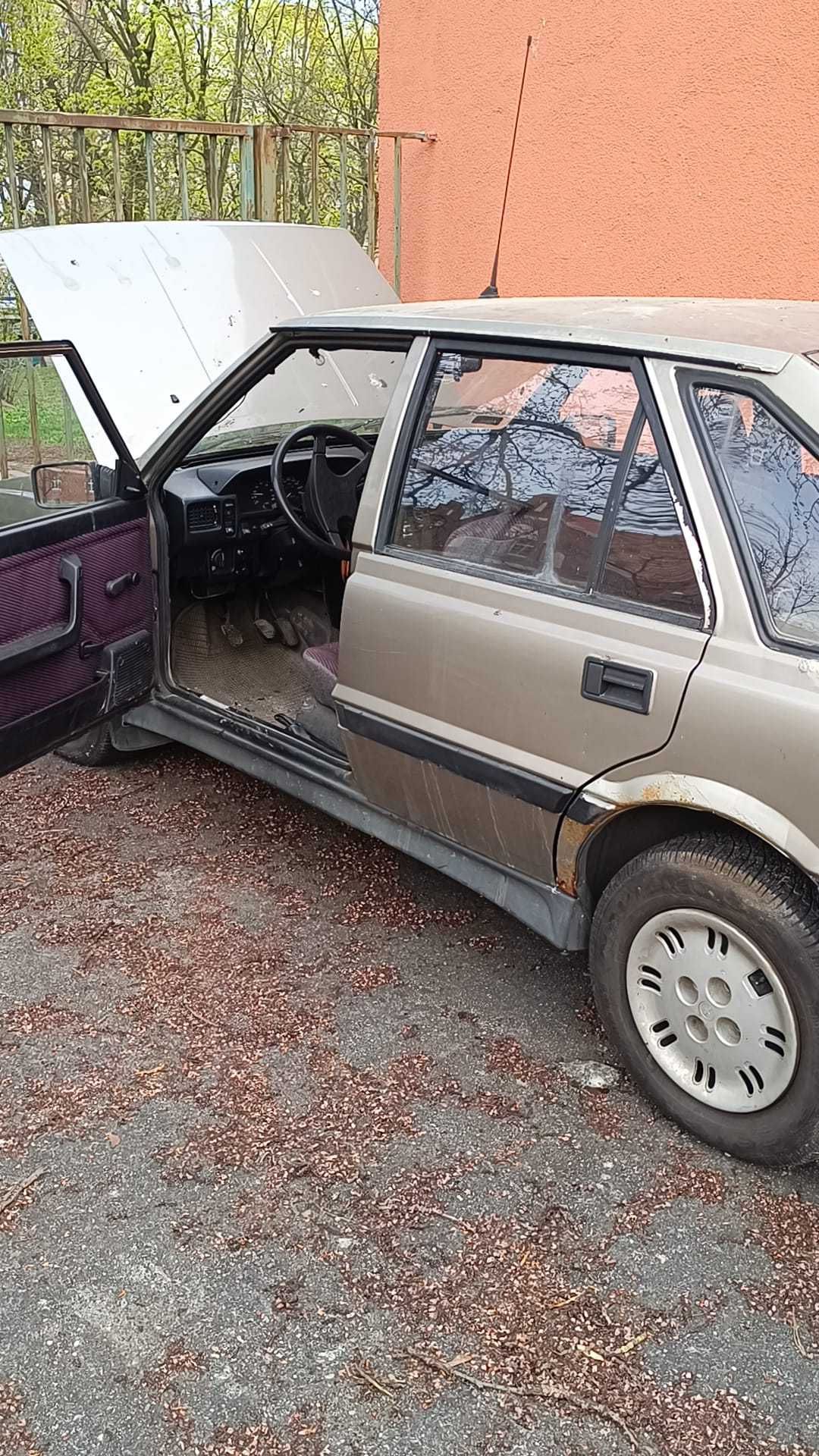 Polonez Caro 1,6