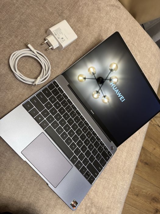 Matebook 13 Ryzen 3500U, 8GB Ram, 250GB SSD