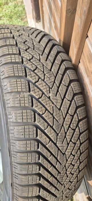 Komplet Koła stalowe + opony zimowe PIRELLI  jak NOWE