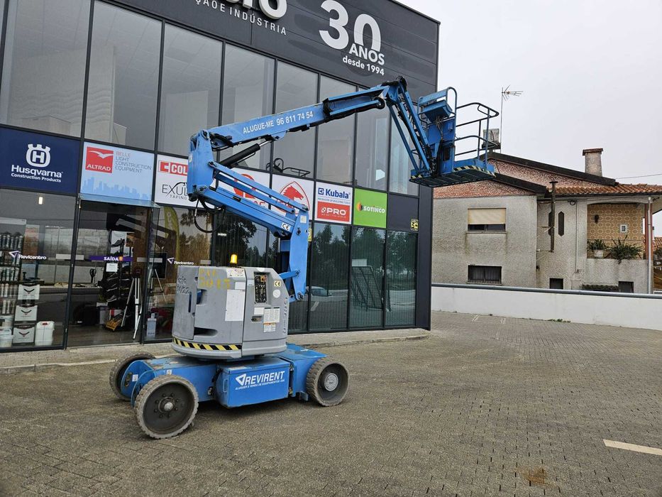 Vende plataforma articulada elétrica Genie de 12m