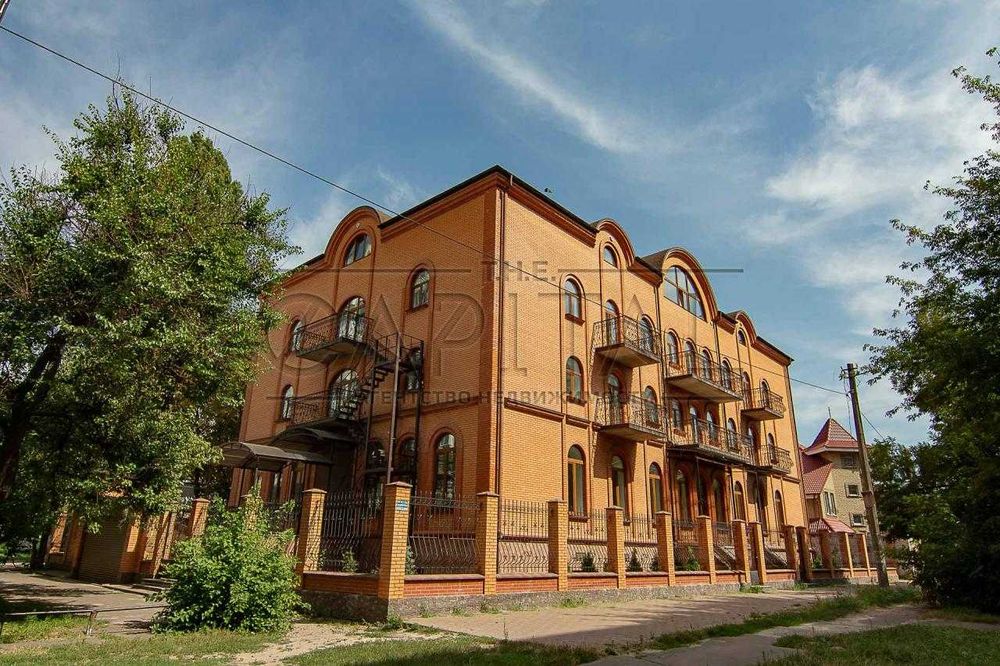 Окрема будівля, Обладнана Клініка, Офіс, Вирлиця, ТОРГ, співпрацюю