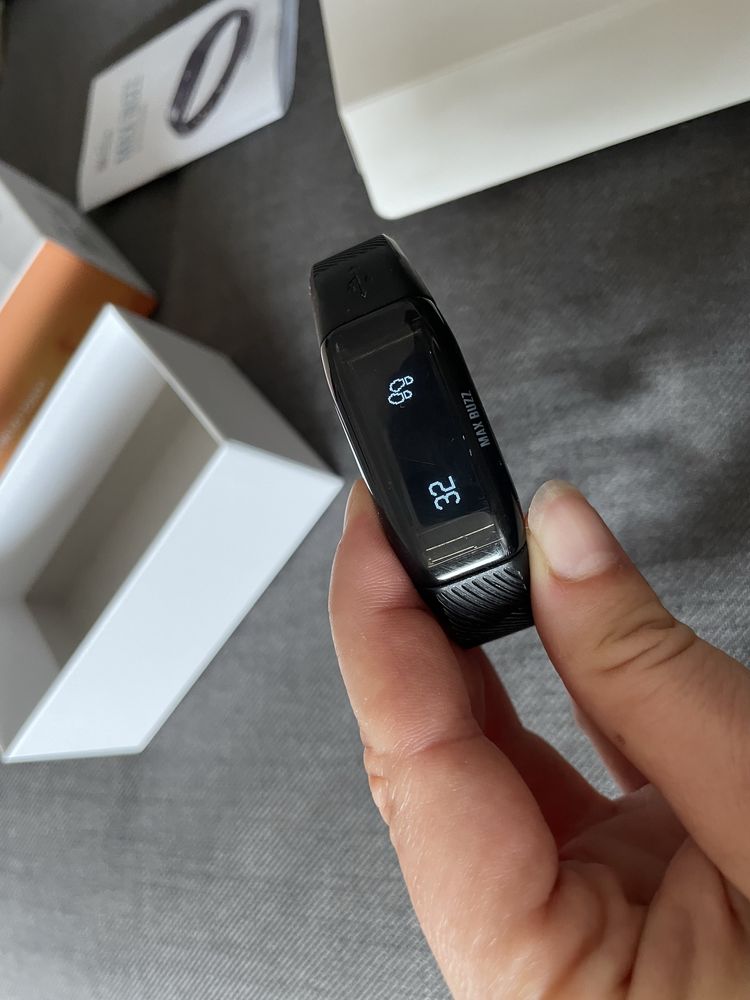 Smartwatch activity tracker zegarek opaska Max Buzz