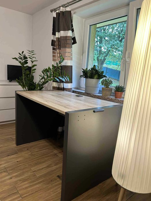 Biurko ciemne black red white