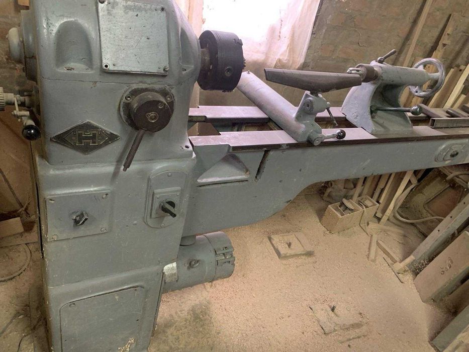Станок токарний для обробки дерева