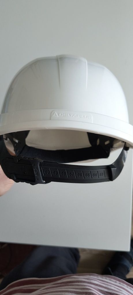 Kask budowlany BHP ochronny Deltaplus stan bardzo dobry