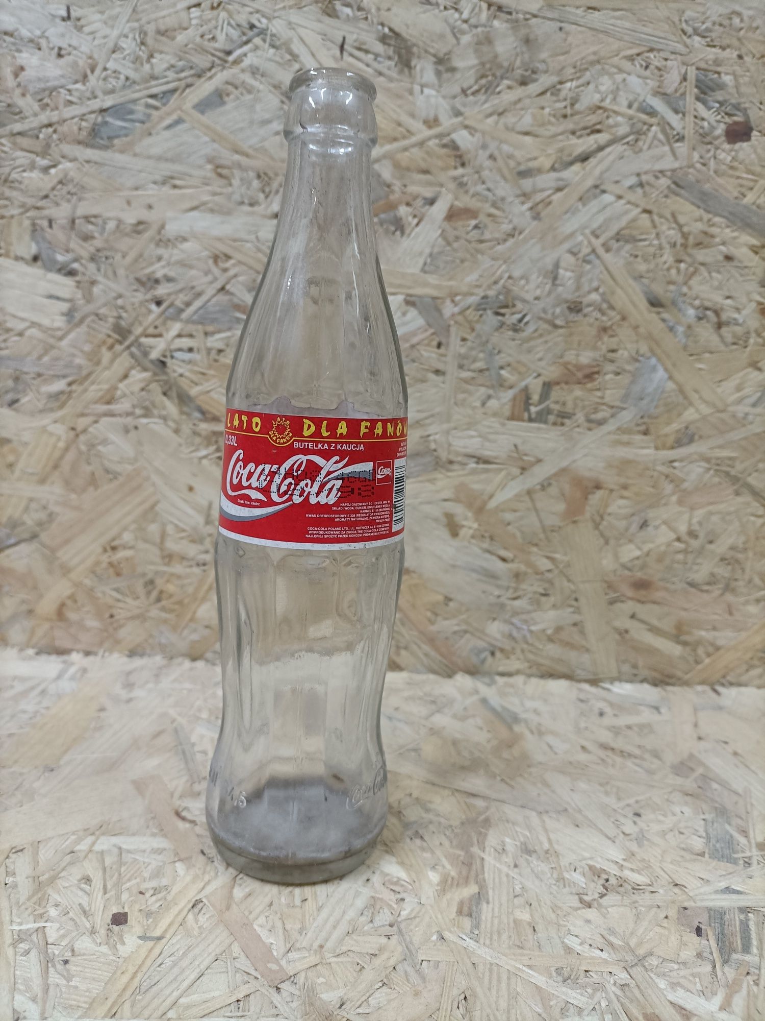 Skrzynka z butelkami coca cola z 98 roku