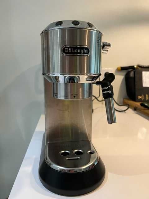 Máquina de café De'Longhi Dedica EC685.M