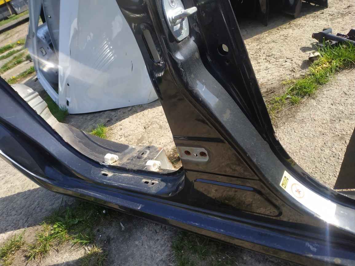 Toyota Auris 06-12 центральна стійка R KL0796 6131102140