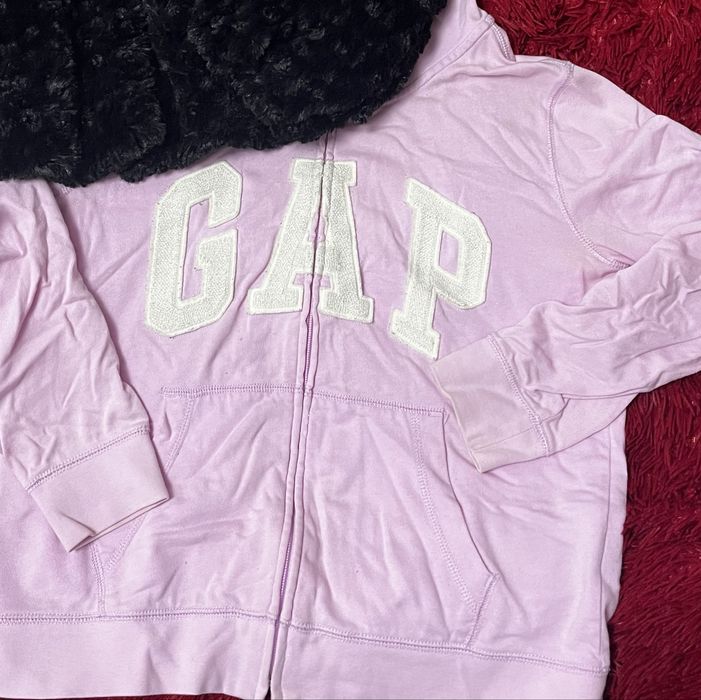 Віддам жіночі речі