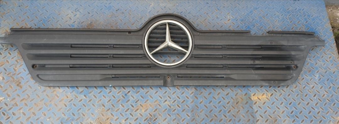 Grill Mercedes Atego 1217 atrapa chłodnicy