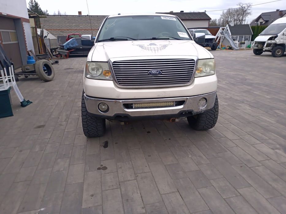 Ford F150 Limitat Silnik 5,4L karoseria