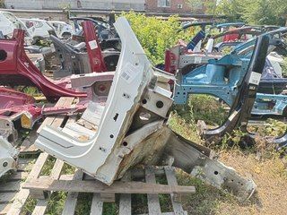 Четверть передняя правая AUDI Q5 8R 8R0802038A
