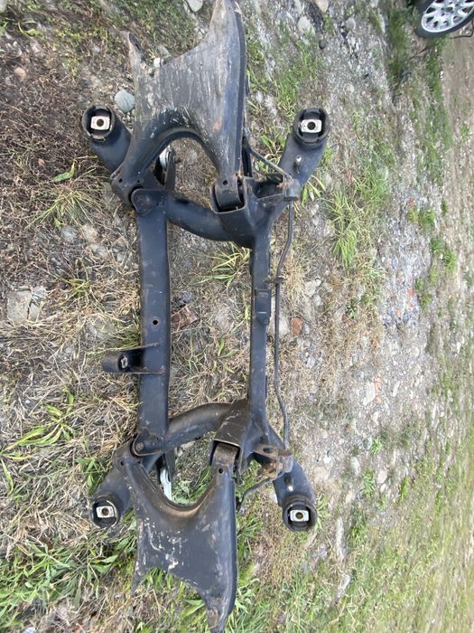 Підрамник задній бмв е38