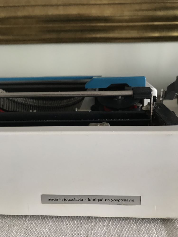 Maquina Escrever Olivetti T muito antiga em excelente estado