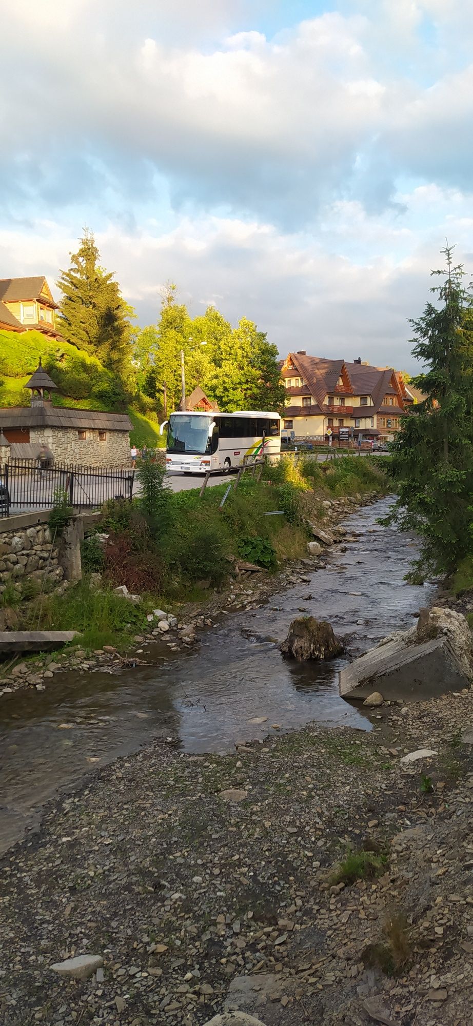 Wynajem Autobus Autokar  Wesela Wycieczki