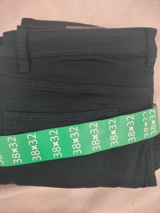 Nowe męskie spodnie z metką