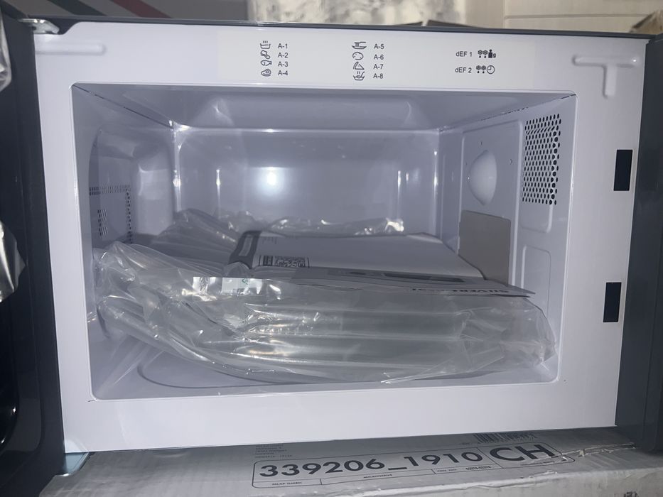 Микроволновая печь SilverCrest (17 л, 700 Вт)