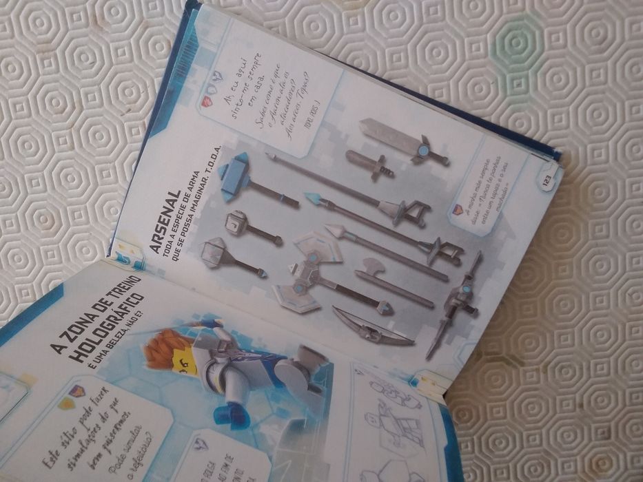 Livro Lego NEXO KNIGHTS O código dos Cavaleiros guia para aprendizes.