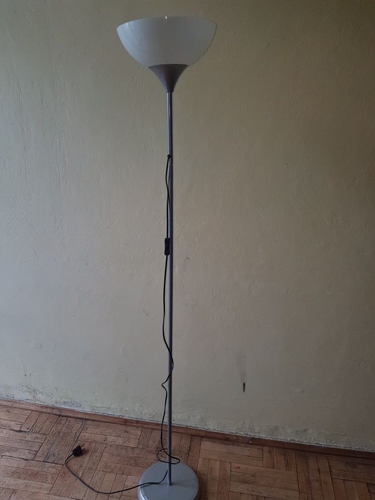 Lampa stojąca pokojowa