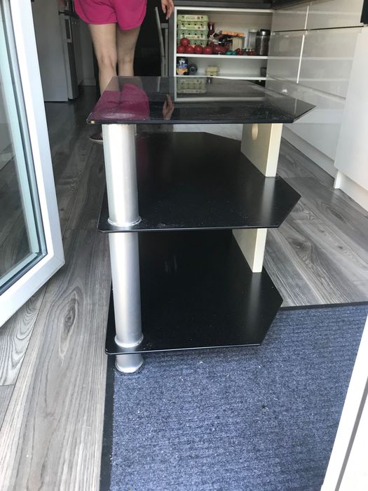Stolik pod telewizor szklany