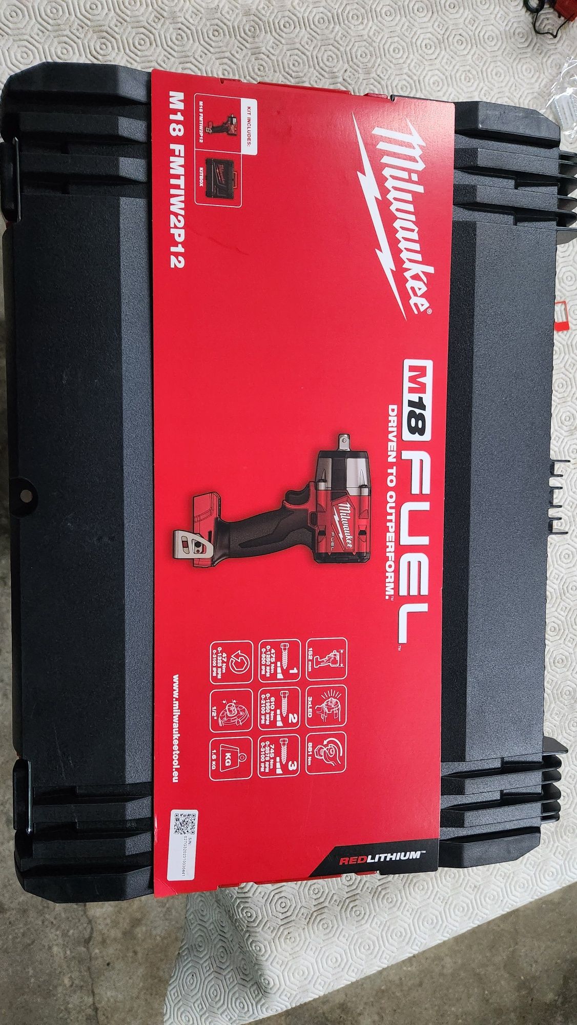 Maquina impacto milwaukee m18 fmtiw2f12 com 881Nm