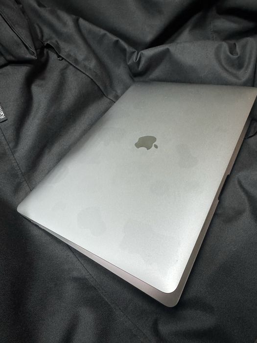 MacBook Pro A1990 i9 32/500