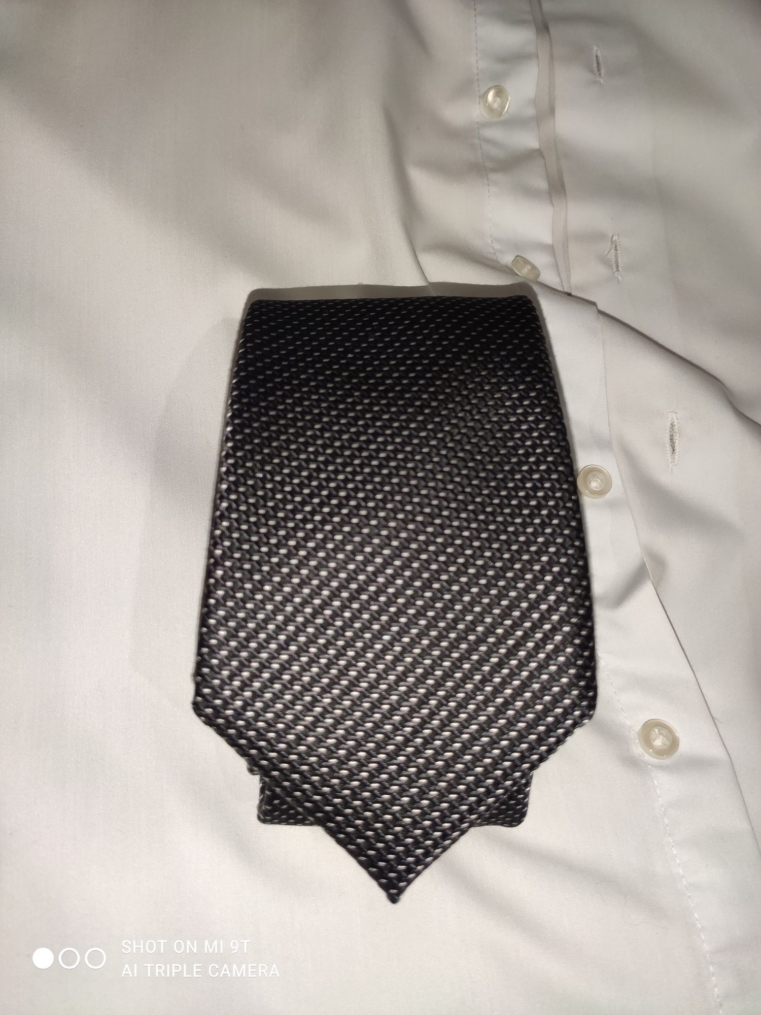 Продам новые галстуки