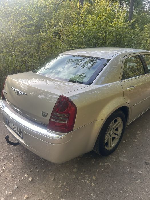 Auto z klasą – Chrysler 300C 3.0 CRD | Xenon | Skóra | Navi | Full