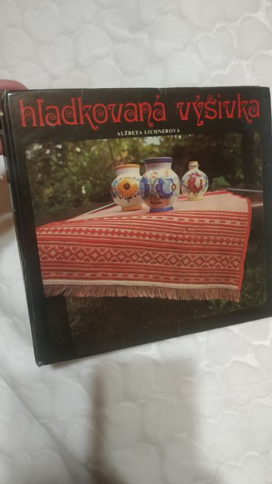 Книга ( Чехословакия ) вышивка гладью