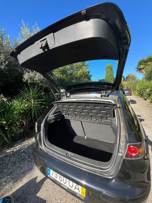 SEAT Ibiza 1.4 16 valvulas gasolina 255 000 km

 Ideal para o dia a di