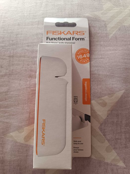Ostrzałka do noży FISKARS Roll Sharp biała