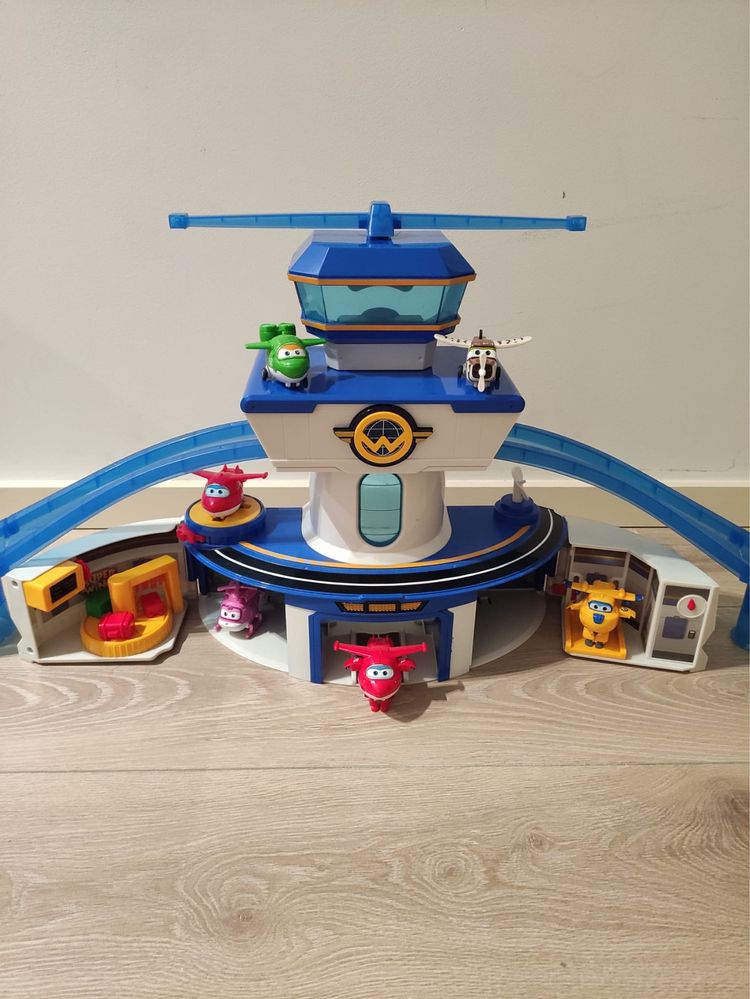 Base superwings com avioes