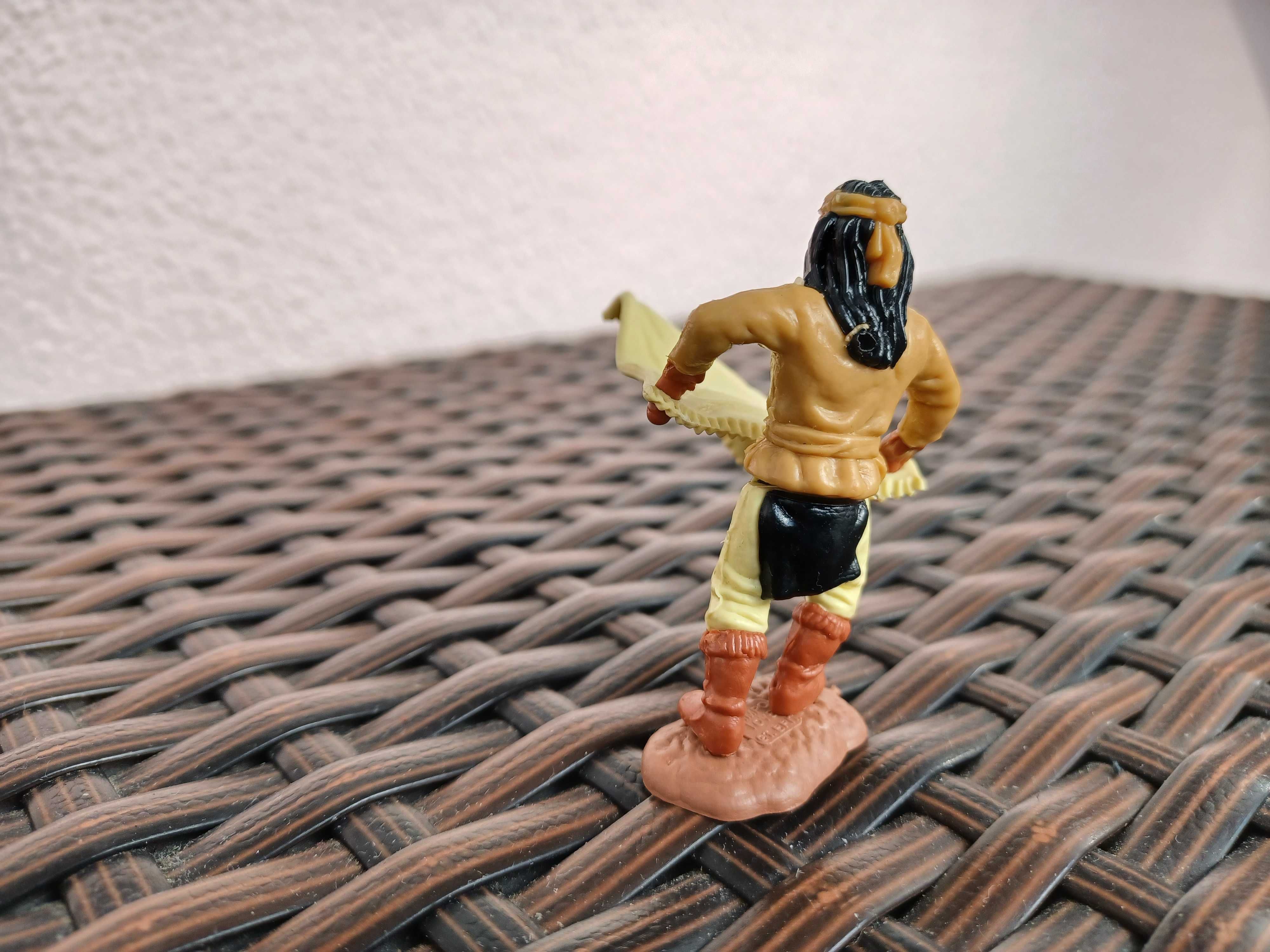 Figura Timpo Toys - Apache amarelo a enviar sinais de fumo