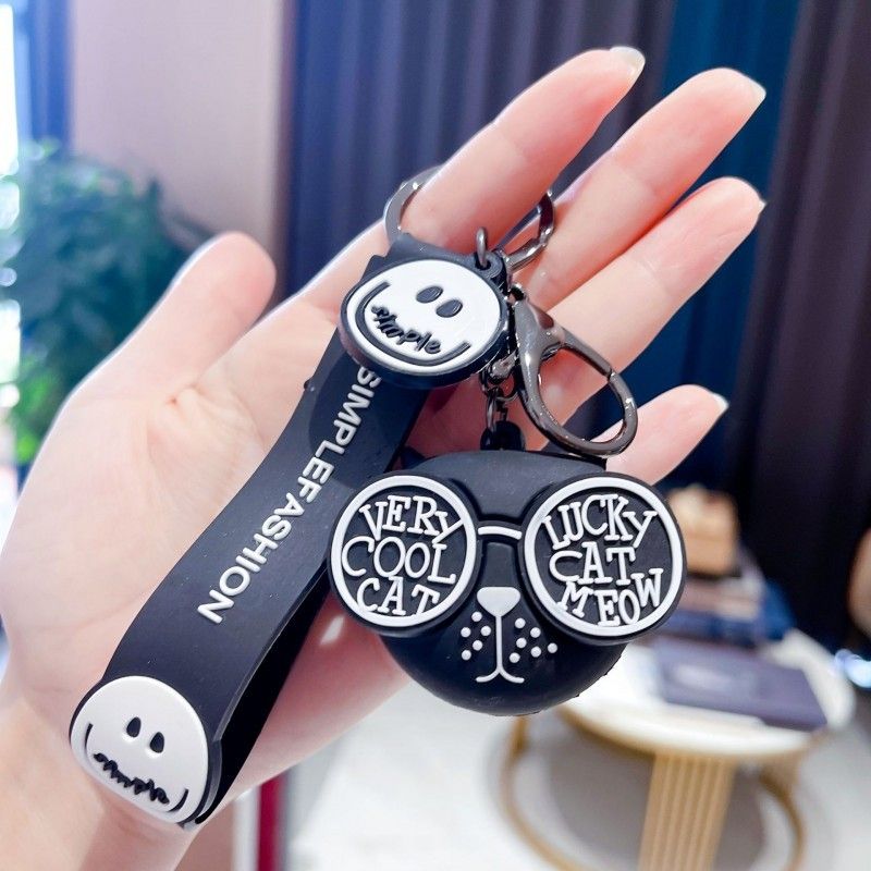 Brelok do kluczy WONDERFUL DAY Kot w okularach czarny 5,2 x 4,5 cm
