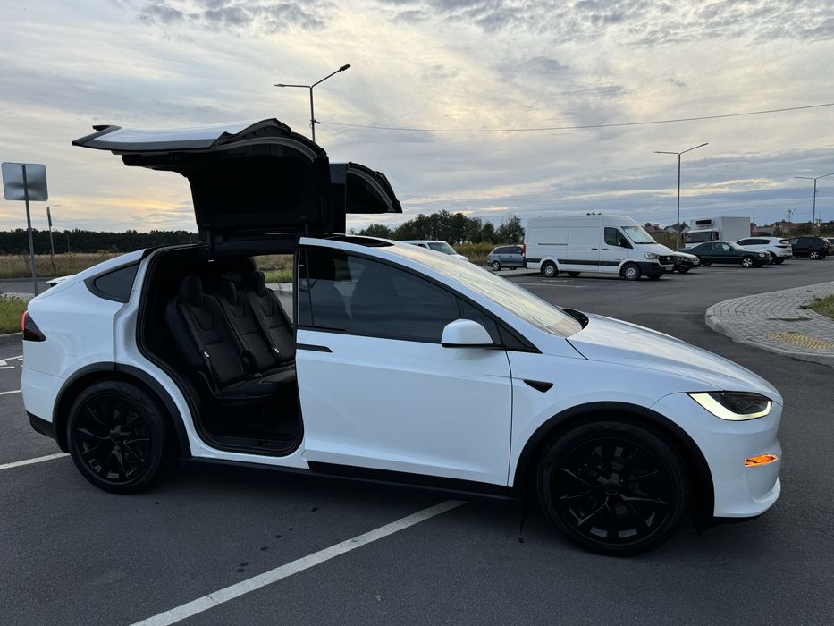 Tesla model x продам
